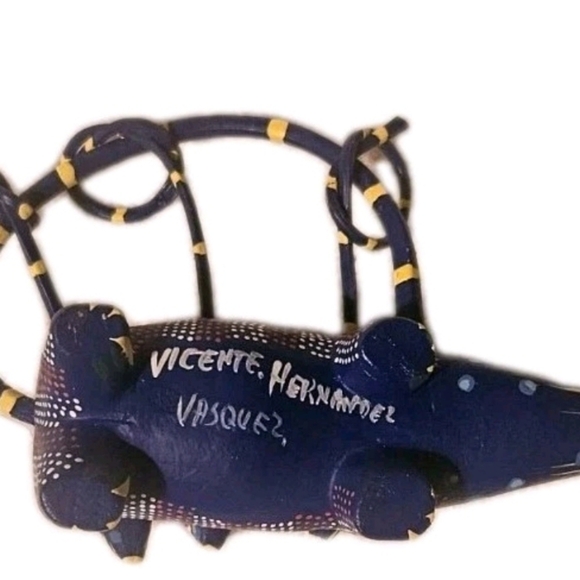 Oaxaca Mexican Alebrije Handcarved Wood Sculpture Opossum Unique Beautiful Color - Picture 4 of 4